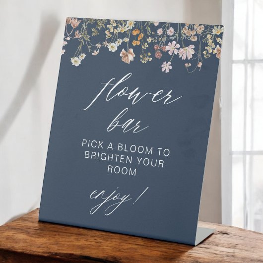 ネイビーブルーワイルドフラワーブライダルシャワーフラワーバー 台座サイン