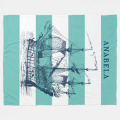 ネイビーブルーヴィンテージ航海の風帆船 フリースブランケット (正面(横))