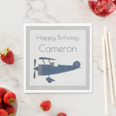 ネイビーブルーヴィンテージ飛行機ボーイズ名前をカスタムする スタンダードランチョンナプキン (インサイチュ)