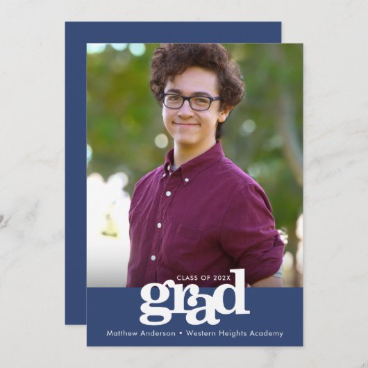 ネイビーブルー卒業写真はっきりしたモダンタイポグラフィ 案内状 (正面/裏面)