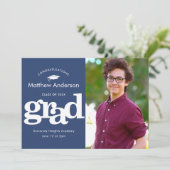 ネイビーブルー卒業写真モダンはっきりしたタイポグラフィ 案内状 (スタンド正面)