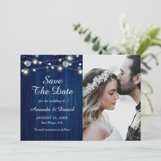 ネイビーブルー素朴ウッドライトウェディング日付を保存 案内状 (スタンド正面)