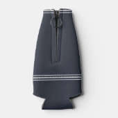 ネイビーブルー素朴魚釣りキャビンパーソナライズされた ボトルクーラー (裏面)