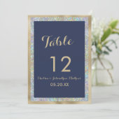 ネイビーブルー金ゴールドシルバーのホログラフィックテーブル番号 招待状 (スタンド正面)