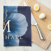 ネイビーブルー金ゴールドモダンフローラモノグラムファミリー名 キッチンタオル (四つ折り)