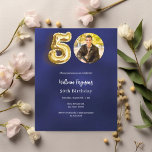 ネイビーブルー金ゴールド写真50th birthday invitation<br><div class="desc">50歳モダンの誕生日パーティーへのミニマル写真の招待。ネイビーブルーの凹凸色の背景。写真とパーティー詳細のパーソナライズと追加1枚= 1枚の招待状を印刷したエッジからエッジ</div>