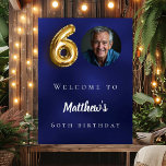 ネイビーブルー金ゴールド60th photo birthday party welcome ポスター<br><div class="desc">60歳の誕生日パーティーのウェルカムポスター。ネイビーブルーの凹凸色の背景。名前と写真をカスタマイズして追加する。</div>