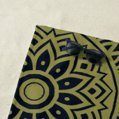 ネイビーブルー&オリーブグリーンマンダラフラワー ビーチタオル (インサイチュ)