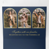 ネイビーブルー ゴールド ミニマル アーチ フォト QRコード ウェディング 三つ折り招待状 (内部最初)