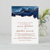 ネイビーブルー&バラ金ゴールド結婚ズフォイル招待状 箔招待状 (立ち正面)