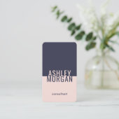 ネイビーブルー&ピンクエレガントシンプルモダン縦 名刺 (スタンド正面)