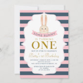 ネイビーブルー&ピンク金ゴールドソフバニーファースト誕生日 招待状 (正面)