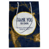 ネイビーブルー&金ゴールドマーブルモダン誕生日ありがとう ミディアムペーパーバッグ (正面)