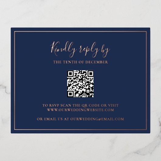 ネイビーブルーQRコード結婚のフォイルRSVPカード 箔招待状ポストカード (正面)