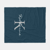 ネイビーモダンブルーシック文字モノグラム名 フリースブランケット (正面(横))