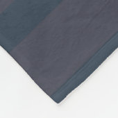 ネイビーモダンブループラムストライプの フリースブランケット (角)