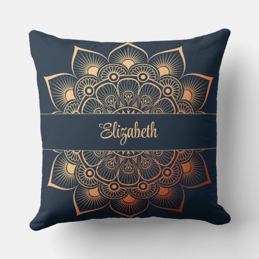 ネイビーモダンブルーマンダラ名前をカスタムする クッション (裏面)