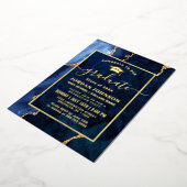 ネイビーモダンブルーマーブル卒業パーティー金ゴールド 箔招待状 (回転した状態)