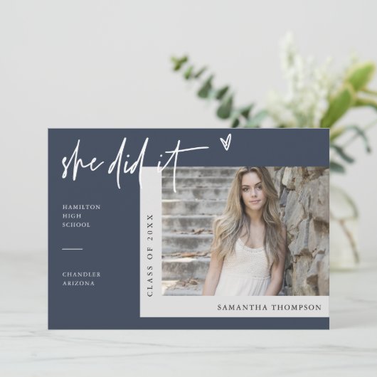 ネイビーモダンブルー彼女は卒業写真を撮った 招待状 (スタンド正面)