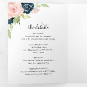 ネイビーモダンブルー赤面ピンクフローラエレガントな結婚式 三つ折り招待状 (内部最初)