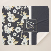ネイビーモノグラムのブルーホワイトフローラデコールアネモン シェルパブランケット (正面(横))