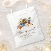 ネイビーラストウォーターカラーボホカスタマイズフローラ フェイバーバッグ (クリップ留めされた状態)