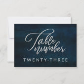 ネイビー光沢ダークブルー結婚シルバーのテーブル番号 招待状 (裏面)