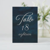 ネイビー光沢ダークブルー結婚シルバーのテーブル番号 招待状 (スタンド正面)