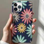 ネイビー地のカラフルデイジー フローラル柄 Case-Mate iPhoneケース