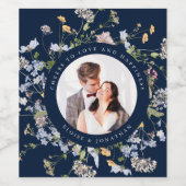 ネイビー春ワイルドフラワーメドウ庭園の結婚式 ワインラベル (シングルラベル)