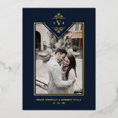 ネイビー洗練フローリッシュシックゴールデンイニシャル 箔招待状 (正面)