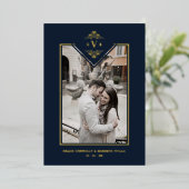 ネイビー洗練フローリッシュシックゴールデンイニシャル 箔招待状 (立ち正面)