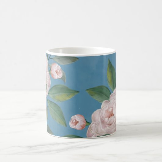 ネイビー淡い色のブルーの背景を持つピンクのバラ コーヒーマグカップ (中央)