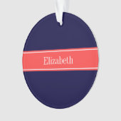 ネイビー無地のブルーコーラルレッドリボン名モノグラム オーナメント (正面)