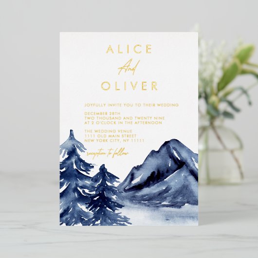 ネイビー素朴ブルーツリーズマウンテンウィンターウェディング 箔招待状 (立ち正面)