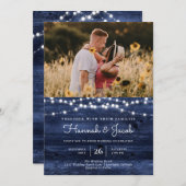 ネイビー素朴ブルーバーンウッドストリングライトフォト 招待状 (正面/裏面)