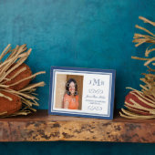 ネイビー縁どブルークラスのモノグラム卒業写真 フォトプラーク (側面)