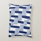 ネイビー航海のブラッシュストローク幾何枕 アクセントクッション (裏面(縦))