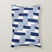 ネイビー航海のブラッシュストローク幾何枕 アクセントクッション (正面(垂直))