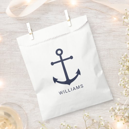 ネイビー航海のブルーいかりと名前をカスタムする フェイバーバッグ (クリップ留めされた状態)