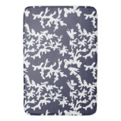 ネイビー航海のブルーとホワイトコーラルリーフパターン バスマット (正面縦)