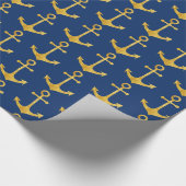 ネイビー航海のブルーの背景の黄金いかり ラッピングペーパー (角)