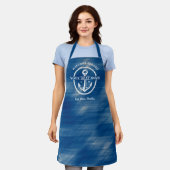 ネイビー航海のブルーウェルカムクアボードボートネームいかり エプロン (着用した状態)