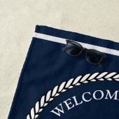 ネイビー航海のブルーボート名いかりロープストライプのB ビーチタオル (インサイチュ)