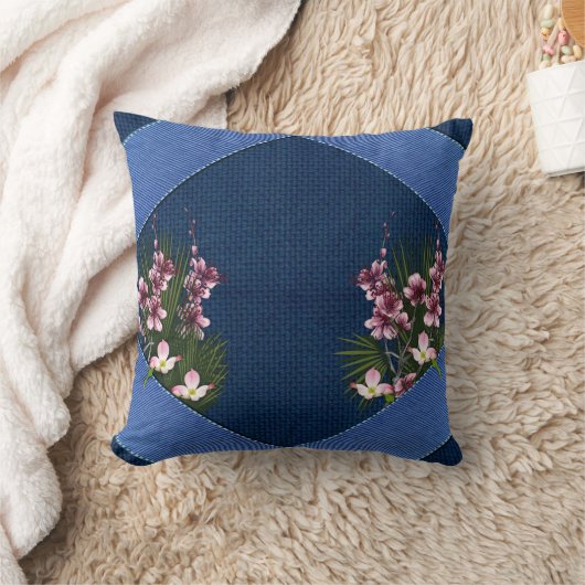 ネイビー芸術品を気取ったブルーファブリックのテクスチャ上のピンクの花 クッション (ブランケット)