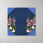 ネイビー芸術品を気取ったブルー生地のテクスチャ上のピンクの花 キャンバスプリント (正面)