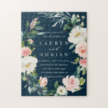 ネイビー赤面フローラリース結婚式招待状 ジグソーパズル<br><div class="desc">エレガントなウェディング招待状ジグソーパズルは、緑の葉と赤面ピンクと白の水色の花のリースを特徴とする。このデザインの高度なカスタマイズについてクリックは、「カスタマイズ」ボタンをクリック。一致するアイテムも利用可能である。</div>