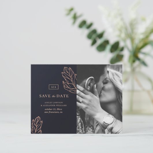 ネイビー金ゴールドエレガントな結婚式。青い日付を保存 ポストカード (スタンド正面)