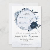 ネイビー&ほこりっぽい青い花の植物性リース結婚ズ 招待状 (正面)