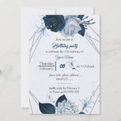 ネイビー&ほこりっぽい青い花幾何学誕生日 招待状 (正面)